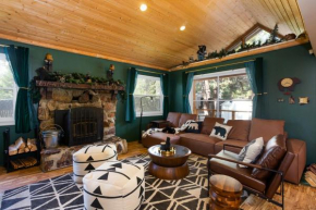 Bear Cabin-Central AC, play deck, jacuzzi